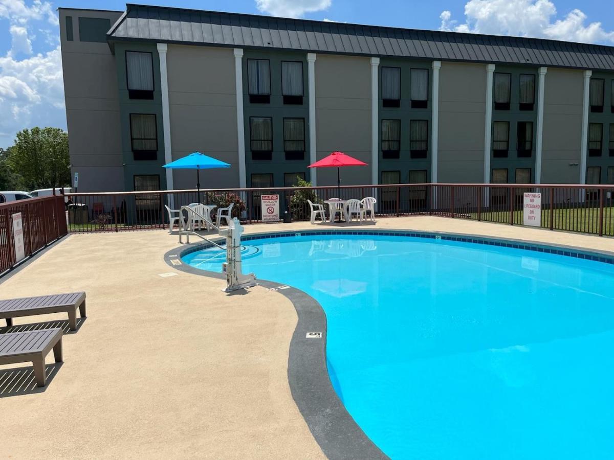 Quality Inn & Suites Lexington Exterior photo