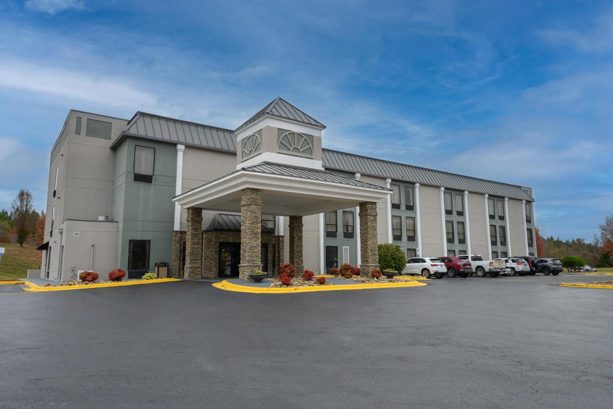 Quality Inn & Suites Lexington Exterior photo