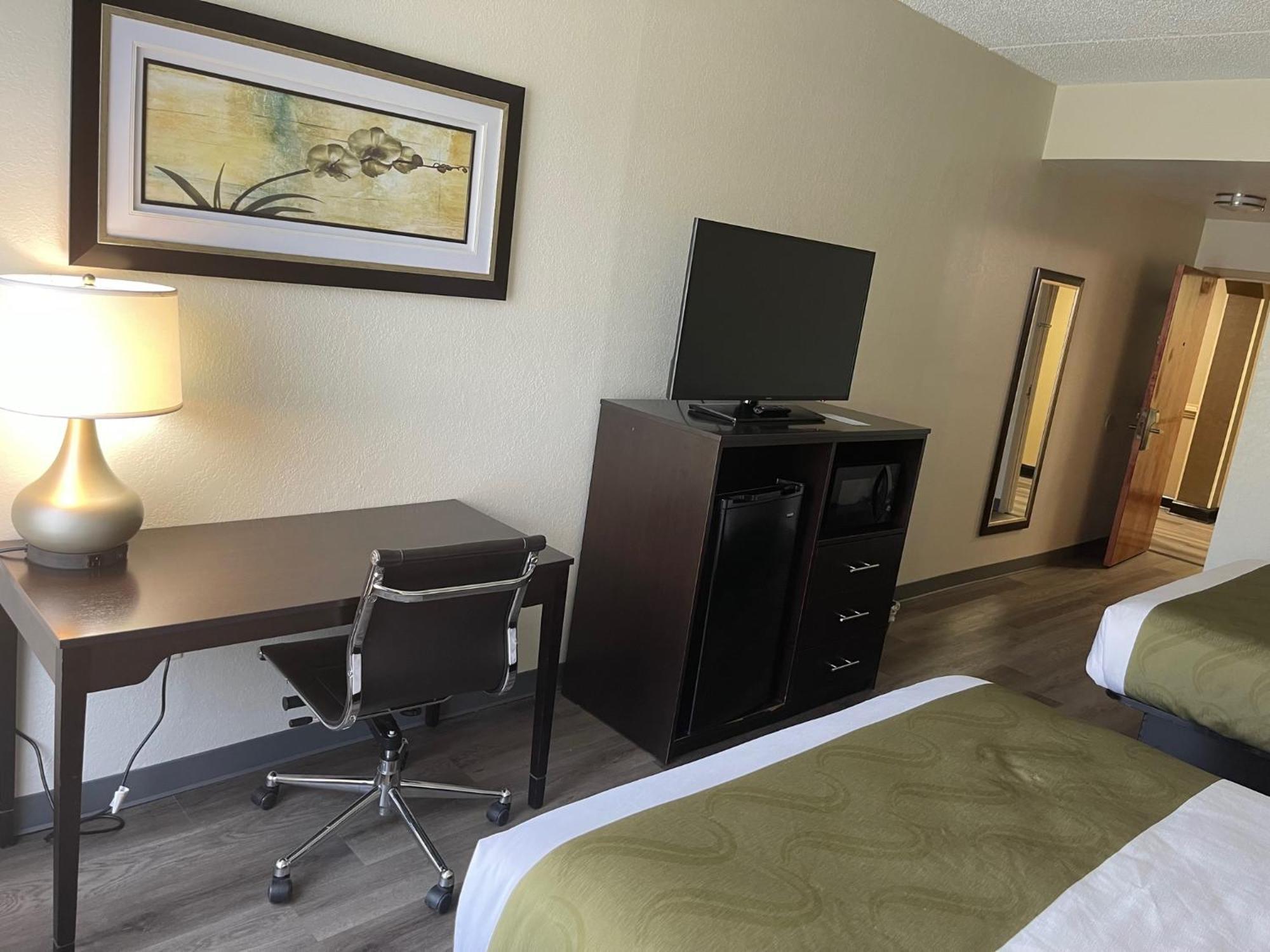 Quality Inn & Suites Lexington Exterior photo