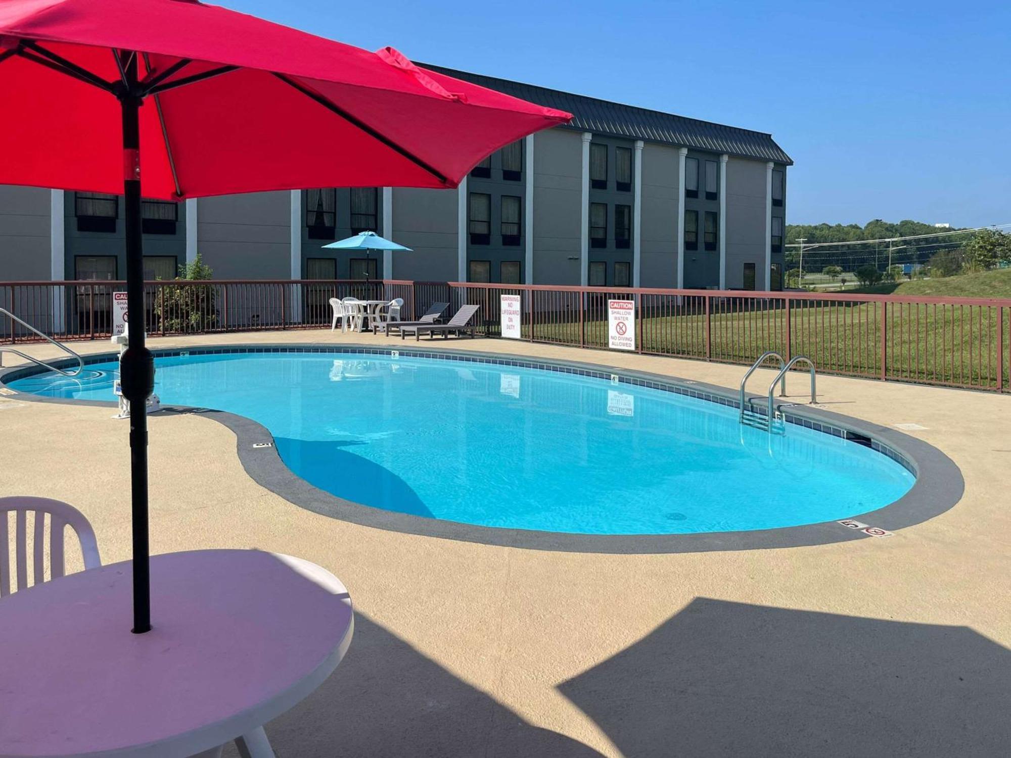 Quality Inn & Suites Lexington Exterior photo